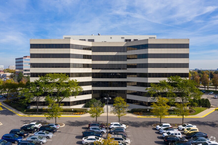 1375 E Woodfield Rd, Schaumburg, IL à louer - Photo du bâtiment - Image 2 de 9
