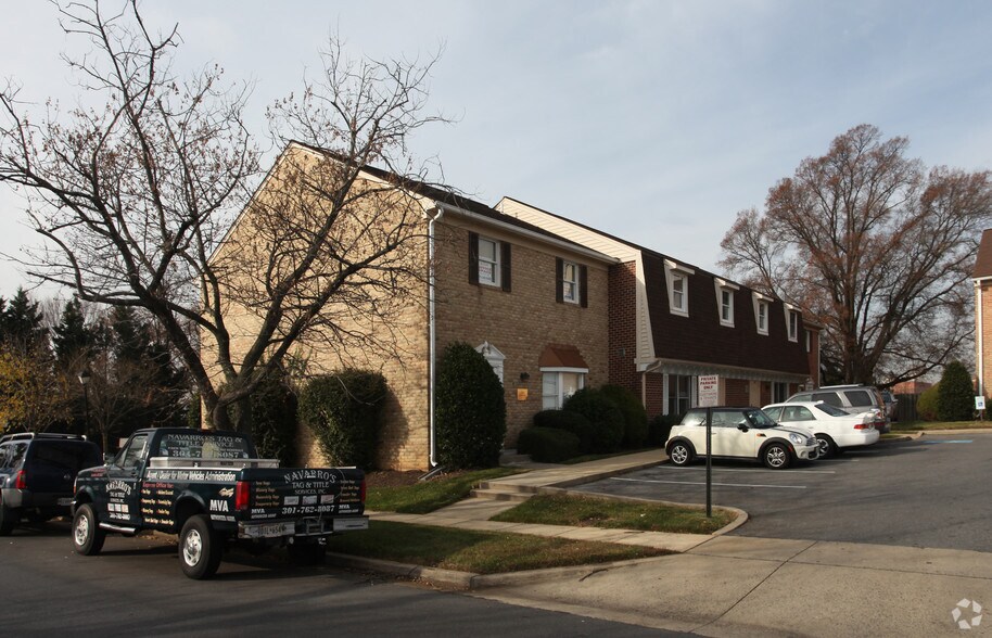 751 Rockville Pike, Rockville, MD à louer - Photo du bâtiment - Image 2 de 2