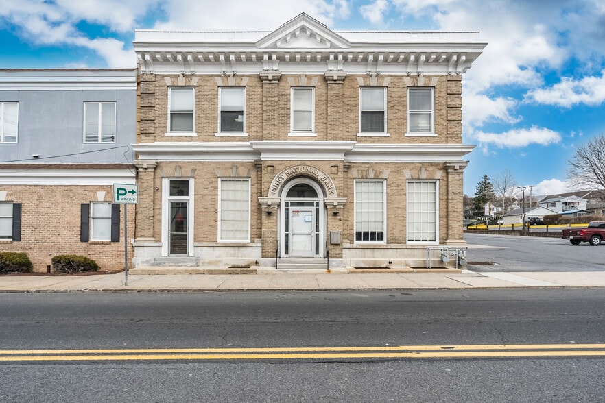 107 E Main St, Bath, PA à louer - Photo du bâtiment - Image 2 de 11