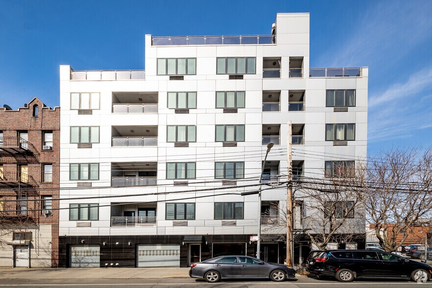 37-34 29th St, Long Island City, NY à vendre - Photo du bâtiment - Image 3 de 10