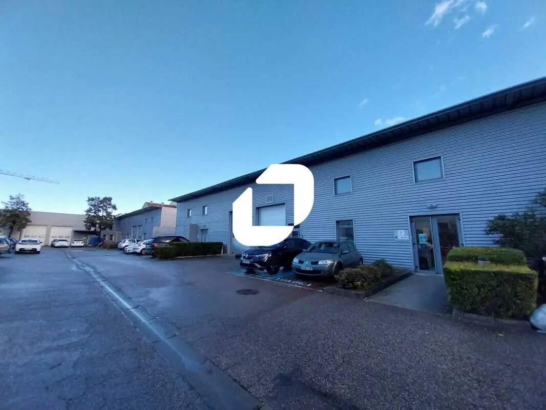 Flex in Lyon for lease Building Photo- Image 1 of 12