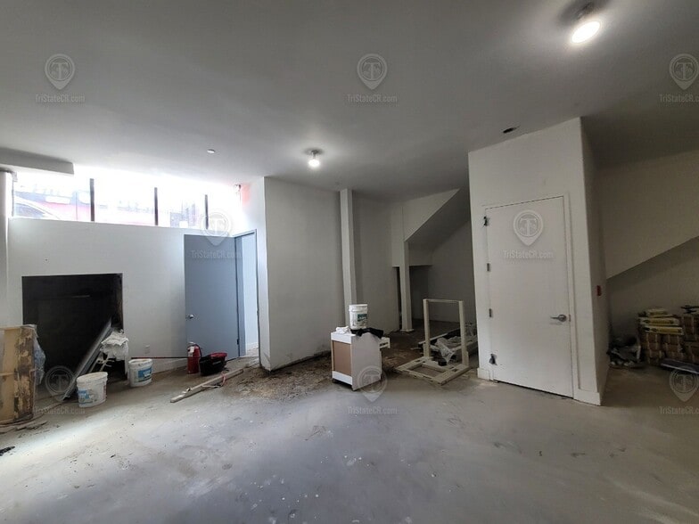 320 E 204th St, Bronx, NY for sale - Interior Photo - Image 3 of 11