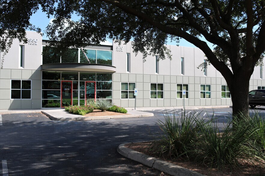 990 Isom Rd, San Antonio, TX à louer - Photo du bâtiment - Image 2 de 9