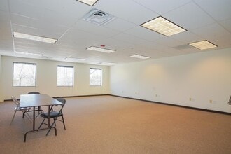 15 Tech Valley Dr, East Greenbush, NY à louer Photo du bâtiment- Image 1 de 4