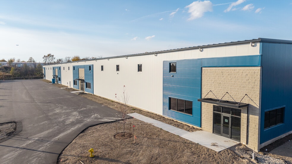 5725 52nd Street, Grand Rapids, MI for lease - Building Photo - Image 2 of 5