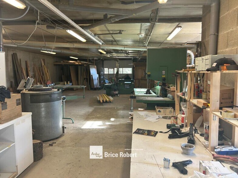 33 Route Du Quinsonnas, Messimy for lease - Building Photo - Image 2 of 6