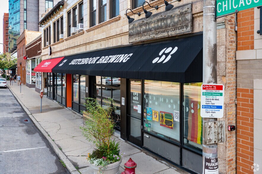 821-825 Chicago Ave, Evanston, IL à louer - Photo du bâtiment - Image 2 de 2