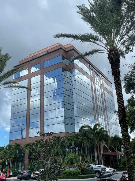 2150 Goodlette-Frank Rd, Naples, FL à louer - Photo du bâtiment - Image 2 de 4