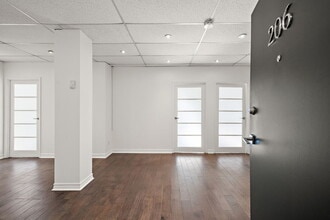 4264-4276 Boul Saint-Laurent, Montréal, QC for lease Interior Photo- Image 1 of 8