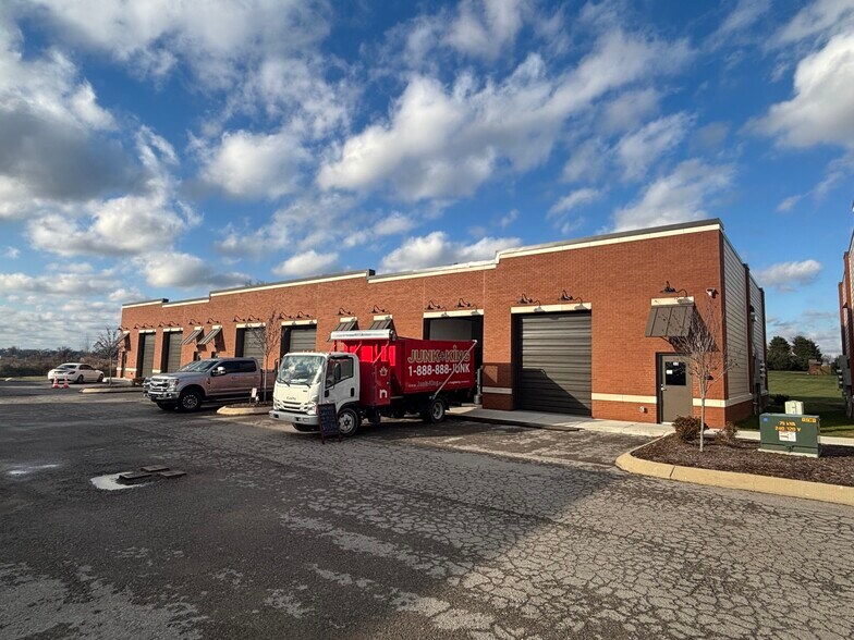 4001 Parkfield Loop, Spring Hill, TN à louer - Photo du bâtiment - Image 1 de 4