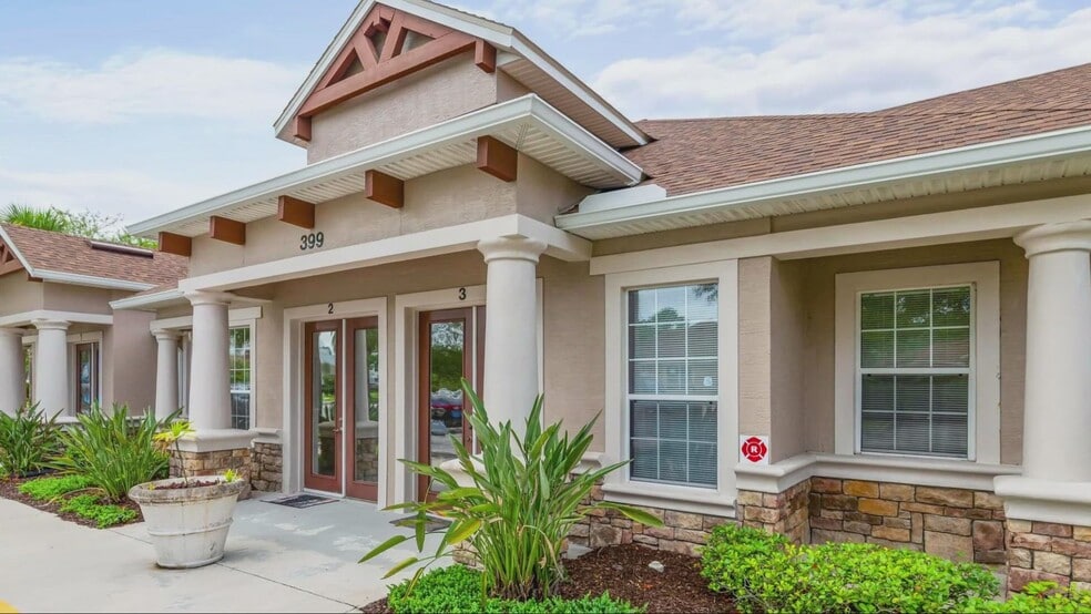 399 Palm Coast Pky SW, Palm Coast, FL à vendre - Vidéo sur l’inscription commerciale - Image 2 de 15