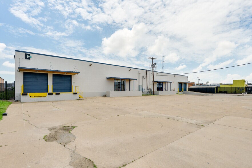 5020-5022 Sharp St, Dallas, TX à vendre - Photo du bâtiment - Image 2 de 13