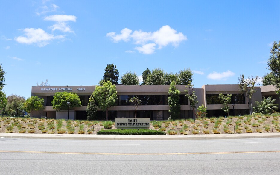 1601 Dove St, Newport Beach, CA à louer - Photo du bâtiment - Image 2 de 8