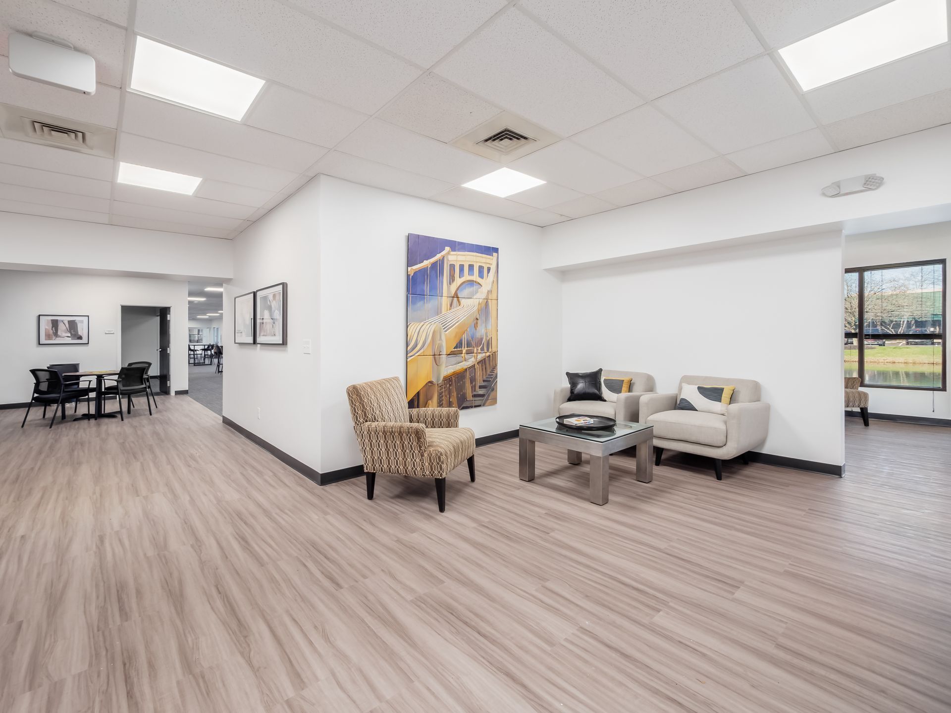 438 E Wilson Bridge Rd, Worthington, OH for lease Interior Photo- Image 1 of 14