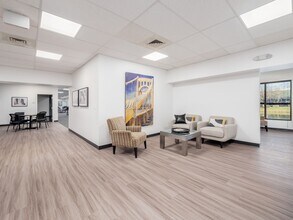 438 E Wilson Bridge Rd, Worthington, OH for lease Interior Photo- Image 1 of 14