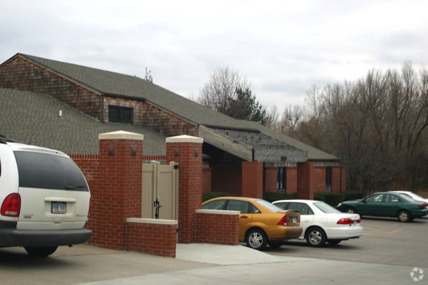3201 S 33rd St, Lincoln, NE for lease - Building Photo - Image 2 of 6
