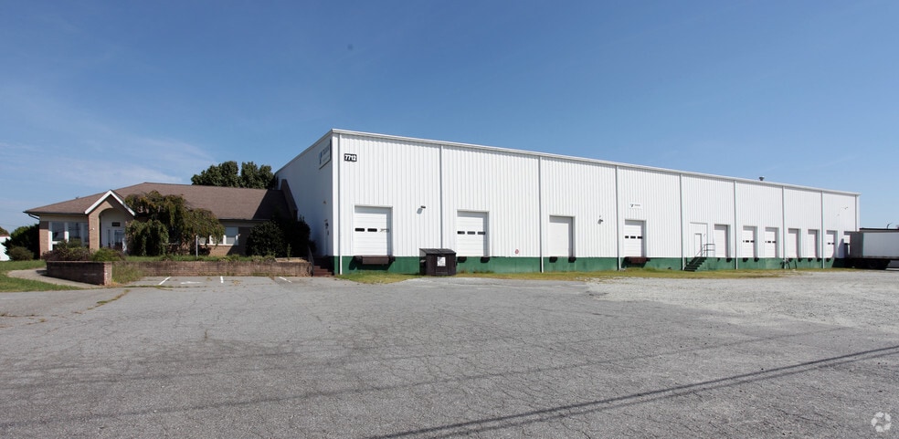 7712 Boeing Dr, Greensboro, NC for lease - Building Photo - Image 3 of 9
