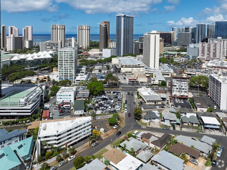 1700-1722 Kalakaua Ave, Honolulu, HI for sale - Aerial - Image 3 of 13