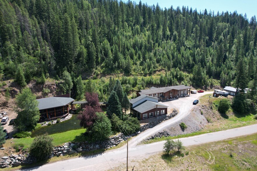 2741 Moyie River Road, Bonners Ferry, ID à vendre - Photo du bâtiment - Image 2 de 9