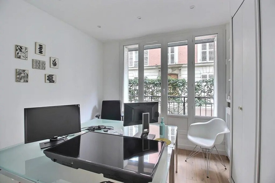 Office in Paris for lease - Interior Photo - Image 3 of 6