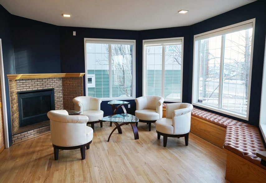 16102/04 - 100 Avenue portfolio of 2 properties for sale on LoopNet.ca - Interior Photo - Image 3 of 7