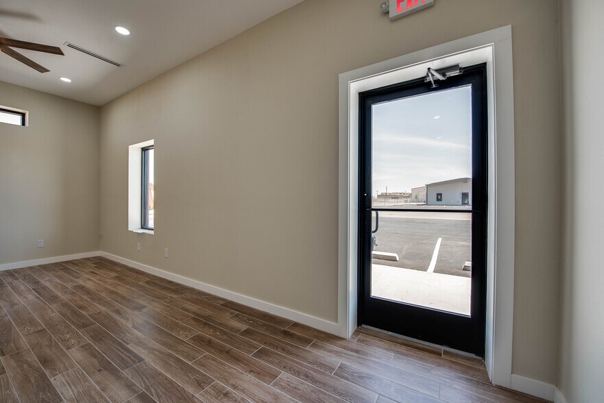 1808 N FM 1788, Midland, TX à louer - Photo du bâtiment - Image 3 de 29