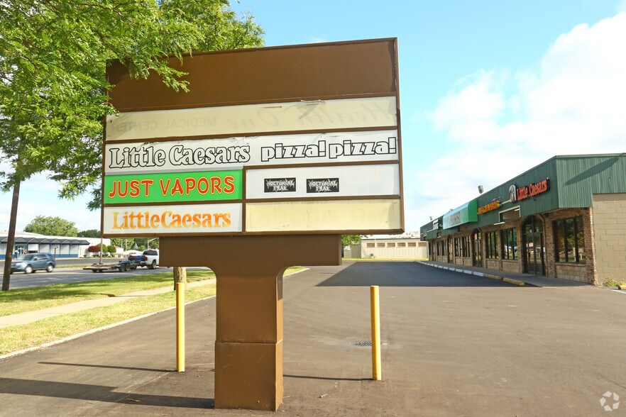 1115-1171 S Wayne Rd, Westland, MI à louer - Photo du bâtiment - Image 3 de 3