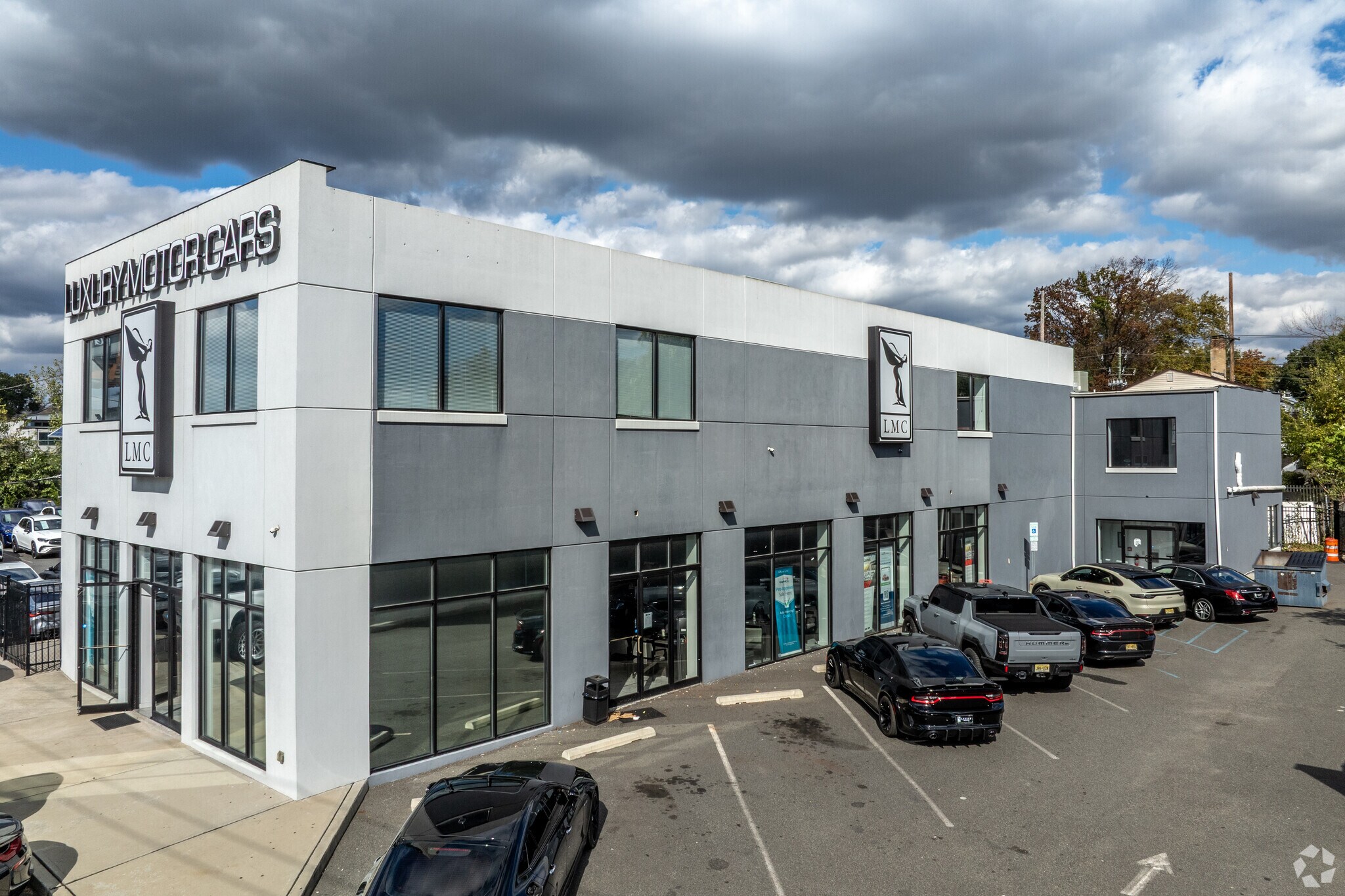 New Jersey Sale Leaseback Dealership portefeuille de 2 propriétés à vendre sur LoopNet.ca Photo principale- Image 1 de 3