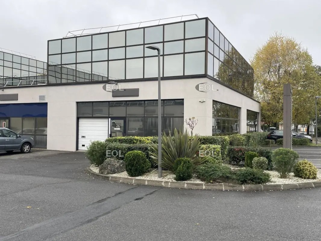 Flex in Cergy for lease Building Photo- Image 1 of 11