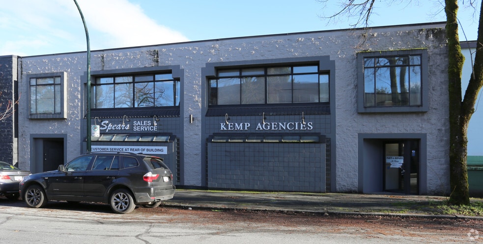 3586-3590 Commercial St, Vancouver, BC à louer - Photo du bâtiment - Image 2 de 3