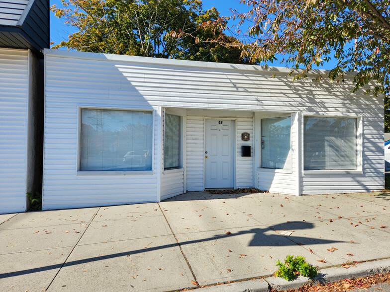 62 Broadway, Rocky Point, NY for lease - Building Photo - Image 1 of 4