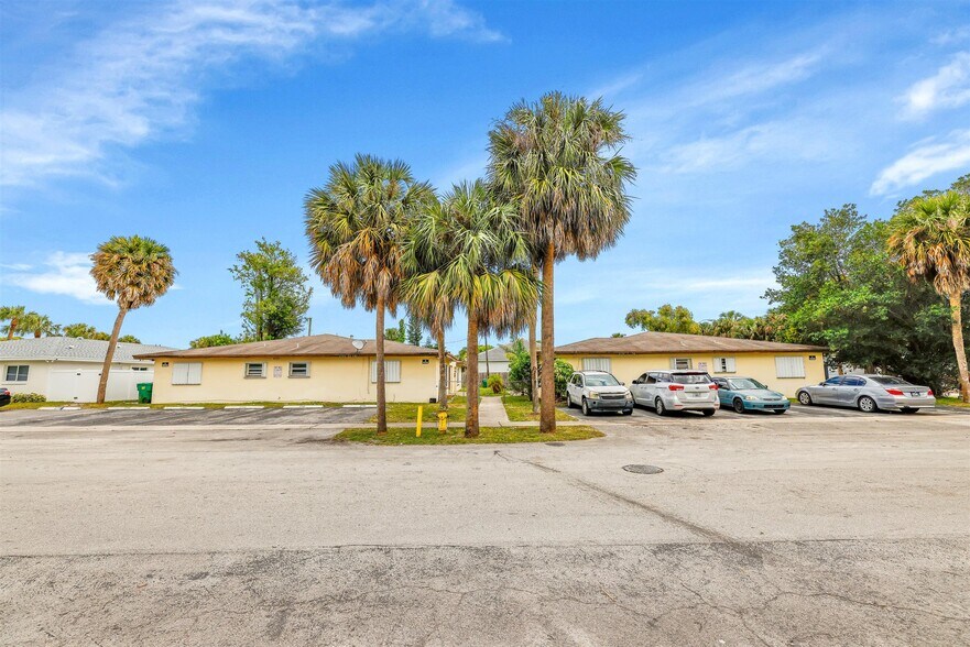 2750 NW 58th Ter, Fort Lauderdale, FL à vendre - Photo du bâtiment - Image 3 de 21