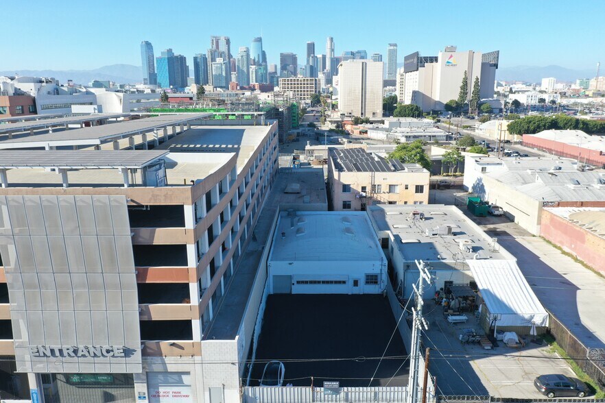 235 W 24th St, Los Angeles, CA à louer - Photo du bâtiment - Image 3 de 3