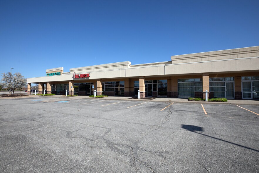 15405-15455 S Rogers Rd, Olathe, KS for lease - Building Photo - Image 3 of 6