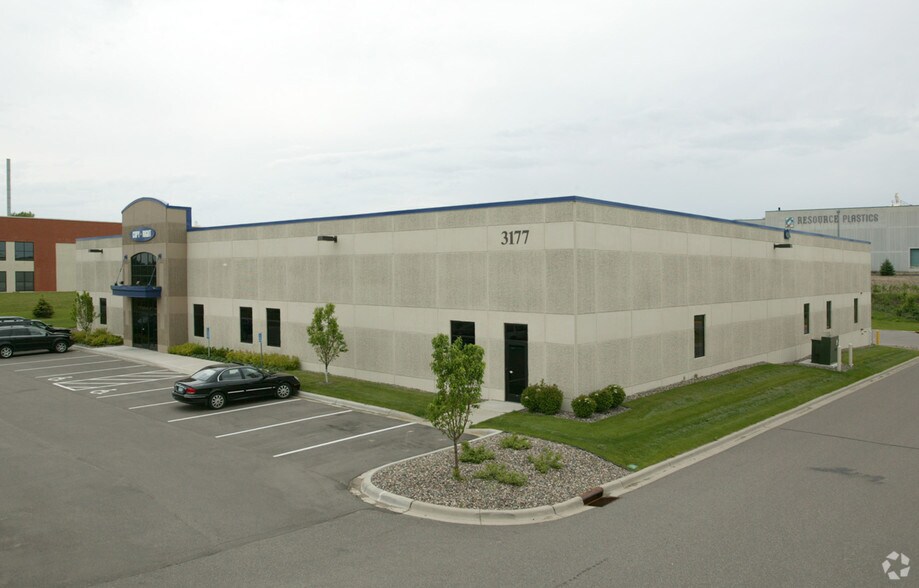 3177 Dodd Rd, Eagan, MN à vendre - Photo du bâtiment - Image 2 de 6