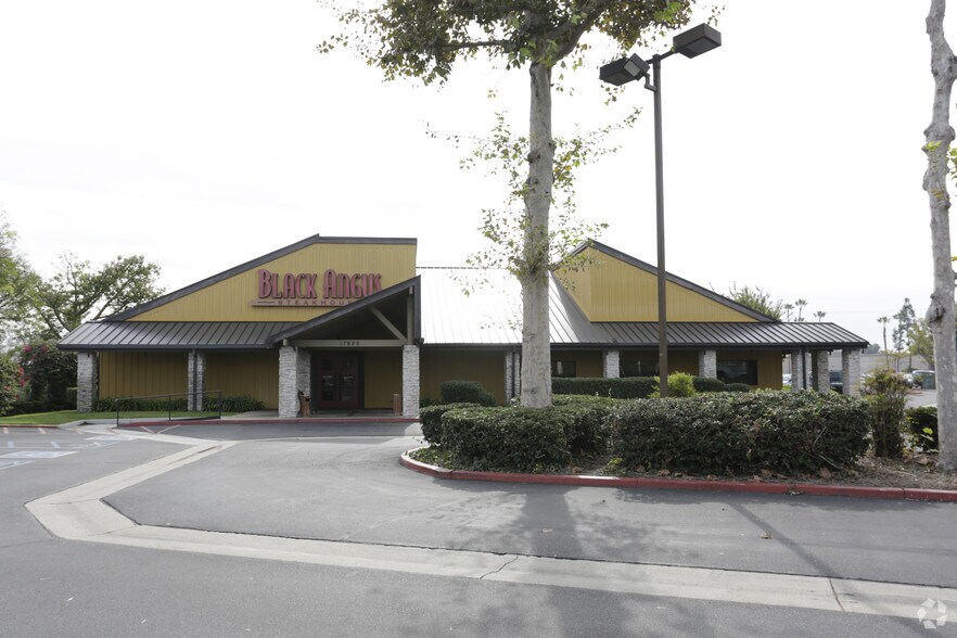 17920 Brookhurst St, Fountain Valley, CA for sale - Building Photo - Image 2 of 2