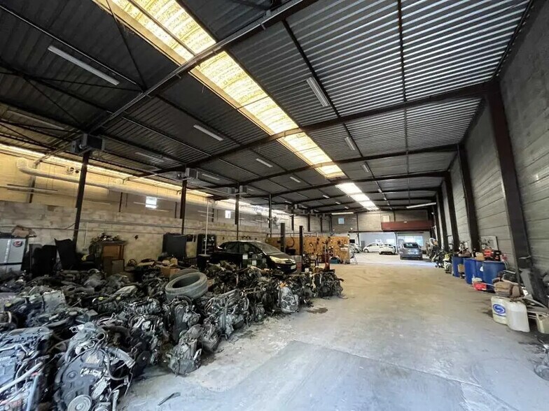 Local d'activités dans Porcheville à vendre - Photo du bâtiment - Image 2 de 8