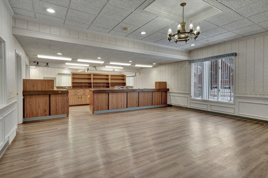 102 S 3rd St, Saint Clair, MI à vendre - Photo du bâtiment - Image 3 de 12