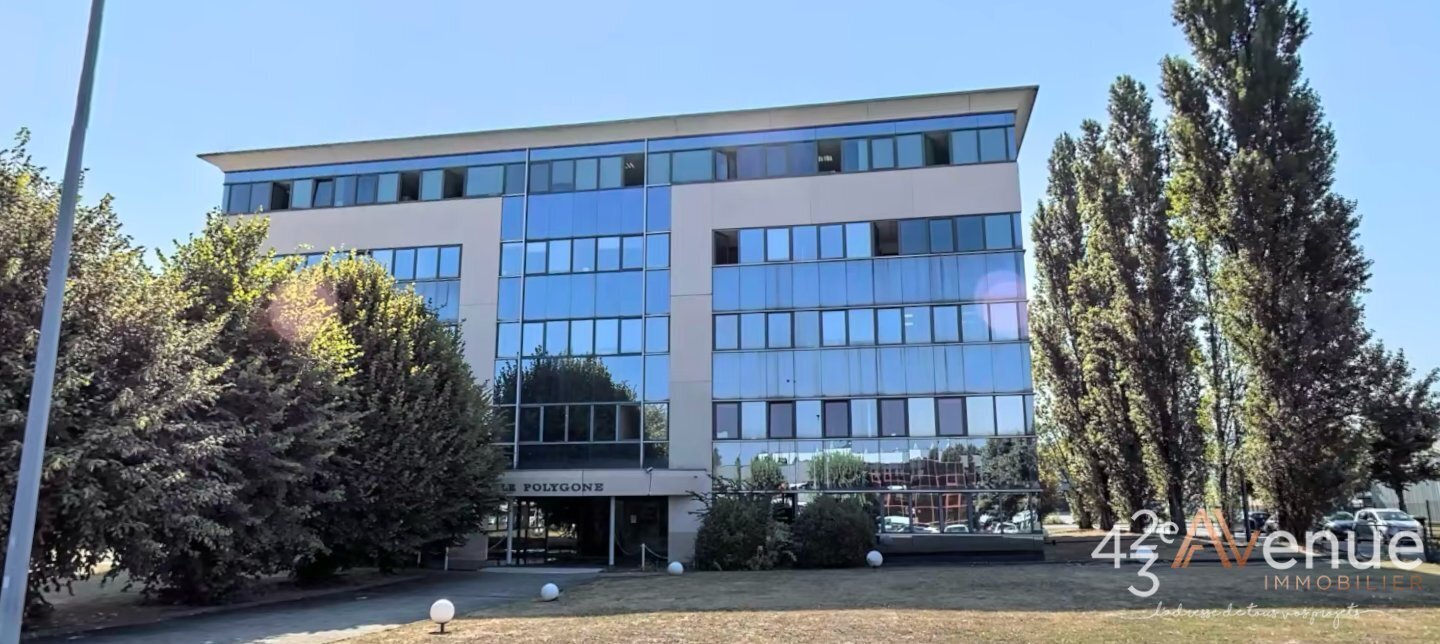 Office in Saint-Étienne for sale Building Photo- Image 1 of 13