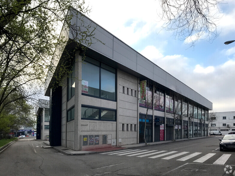 Commerce de détail dans Fuenlabrada, Madrid à louer - Photo du bâtiment - Image 2 de 2