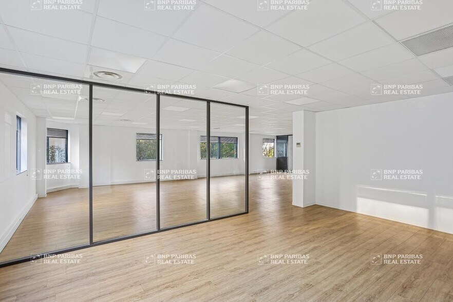 Office in Aix-en-Provence for lease - Building Photo - Image 3 of 80