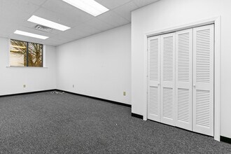 6854 Post Rd, North Kingstown, RI for sale Interior Photo- Image 1 of 10