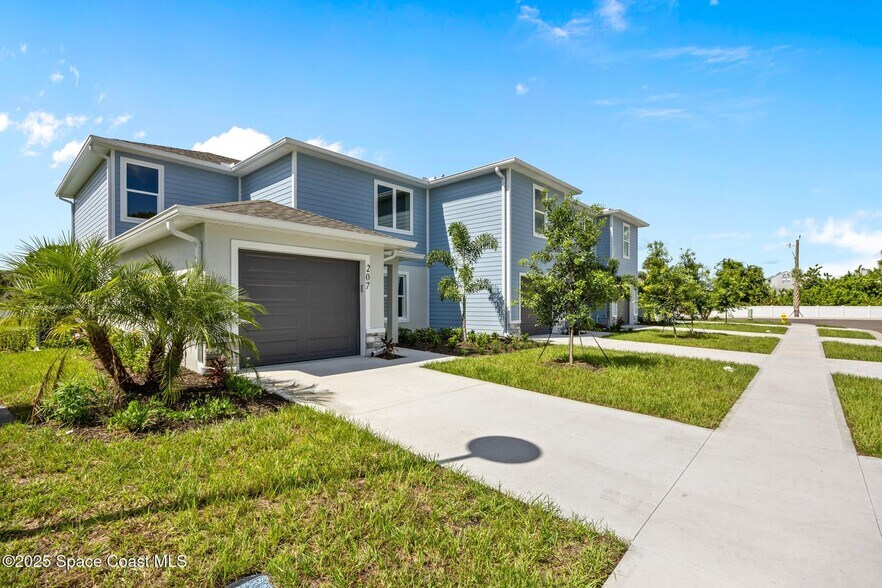 207 HIDDEN WOODS PL, Melbourne, FL à vendre - Photo du bâtiment - Image 3 de 31