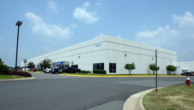 Plus de détails pour 44966 Falcon Pl, Sterling, VA - Industriel à louer
