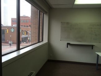 Plus de détails pour 814 Main St, Moncton, NB - Bureau à louer