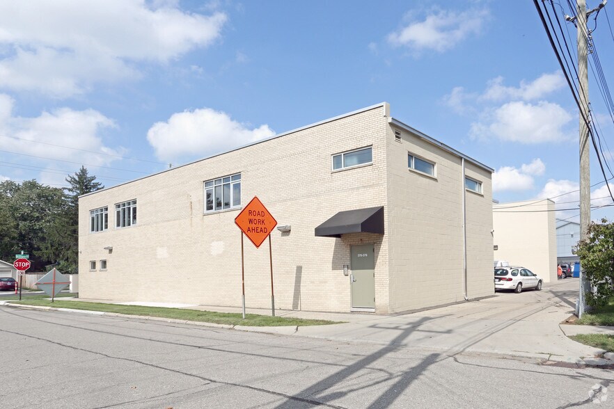 360-376 Hilton Dr, Ferndale, MI à louer - Photo du bâtiment - Image 3 de 12