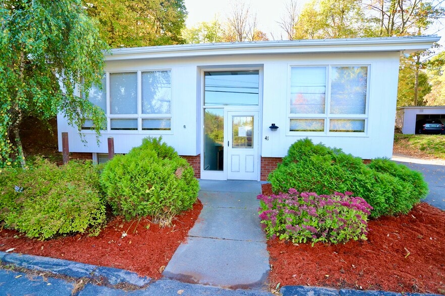 41 Highland Ave, Newport, VT à vendre - Photo du bâtiment - Image 3 de 18