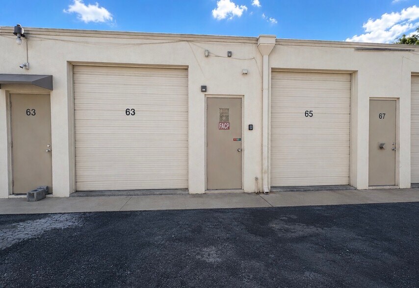 7535 Enterprise Dr, Riviera Beach, FL à louer - Photo du bâtiment - Image 3 de 6