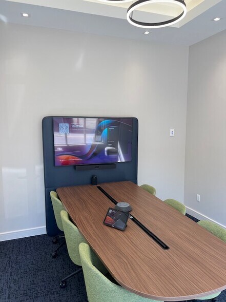 15 Bryant Ave, Roslyn, NY à louer - Photo du bâtiment - Image 2 de 17