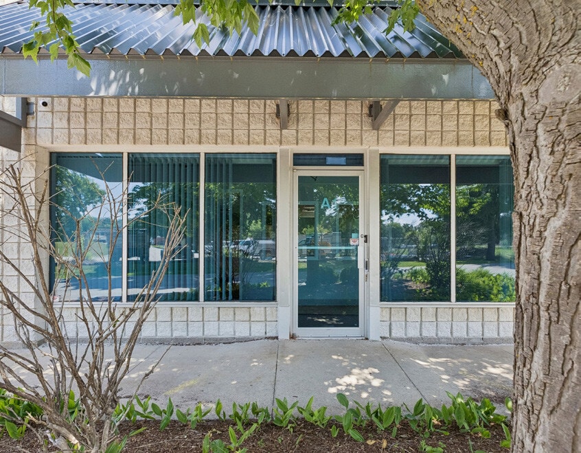 490 Dutton Dr, Waterloo, ON for lease Building Photo- Image 1 of 9